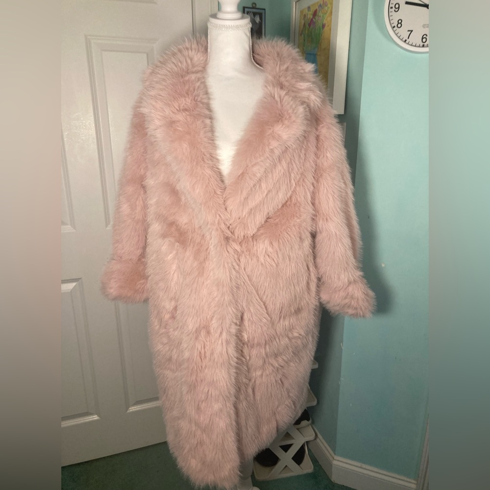 Luxurious Pink Faux Fur Coat - Picture 5 of 8